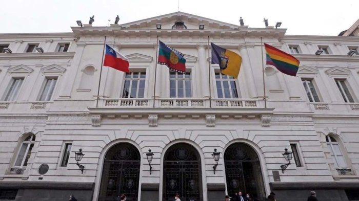 Municipio de Santiago lamentó caso de niño “empalado” en liceo: “No habría intencionalidad”