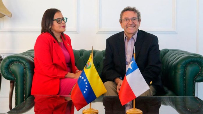Polémica por alto sueldo de embajador chileno expulsado hace cuatro meses de Venezuela
