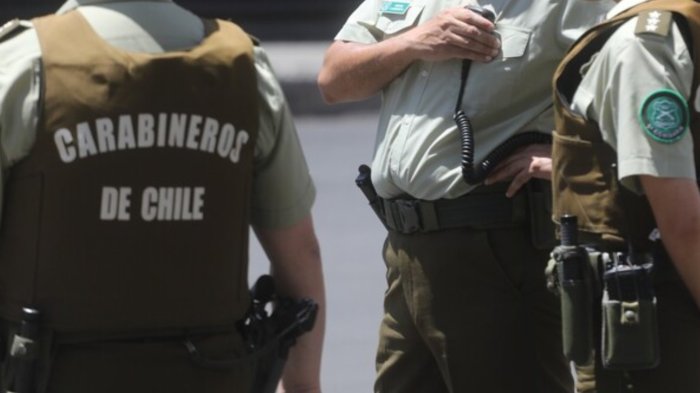 Prisión preventiva para capitán y mayor de Carabineros en Porvenir acusados de cohecho y asociación delictual