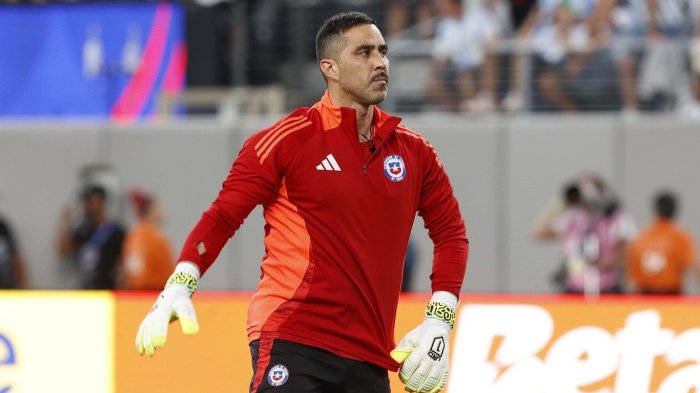 Colo Colo mantiene la esperanza de contratar a Claudio Bravo: “Es una alternativa”