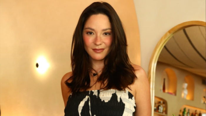 Kel Calderón impacta con árbol de Navidad maximalista: Mira cómo lo decoró