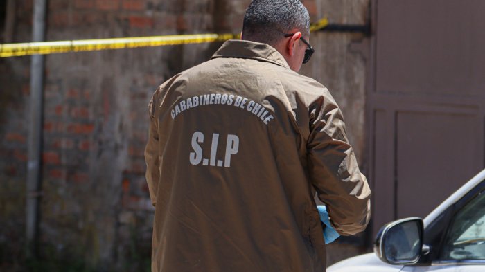 Balacera en La Vega dejó un muerto y un herido: Carabineros confirmó casi 50 disparos