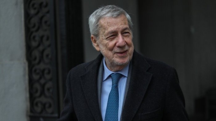 Ministro Van Klaveren reconoce vuelo “por error” sobre espacio aéreo argentino