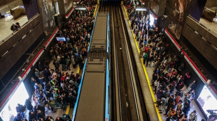 Metro de Santiago anunció cambios de horarios por Navidad: Revisa hora de apertura y cierre