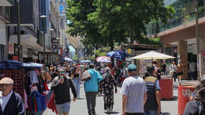 Imacec de 2,1% en noviembre: Creció sobre lo esperado impulsado por el comercio