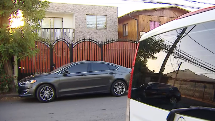 Violento turbazo en Huechuraba: Al menos 10 delincuentes ingresaron a casa y amenazaron a familia