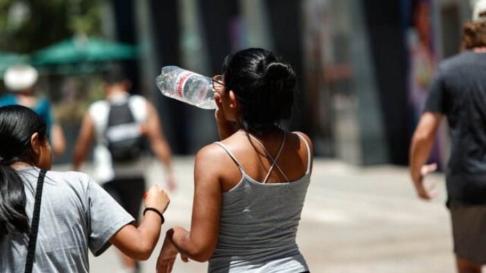 ¿Primera ola de calor en Santiago? Advierten que temperatura podría llegar hasta los 34°C