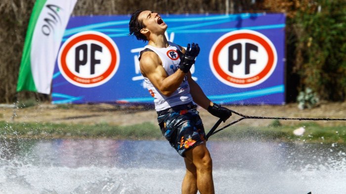 Crack total: Martín Labra, esquiador náutico chileno, fue puntaje nacional en la PAES