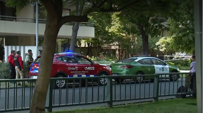 Hombre falleció en Las Condes: Se investiga posible caída desde edificio