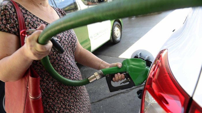 Precios de las bencinas a la baja: Conoce los valores a partir de mañana