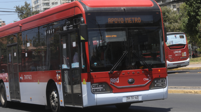 Metro de Santiago restablece el servicio en ocho estaciones de la Línea 5