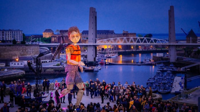 Nueva marioneta gigante llega a Chile: Fechas y recorrido de Mo y la Cinta Roja