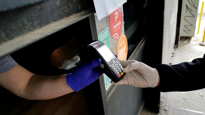 SII emite resolución que obliga a comercios a entregar boleta impresa: ¿En qué casos y desde cuándo aplica?