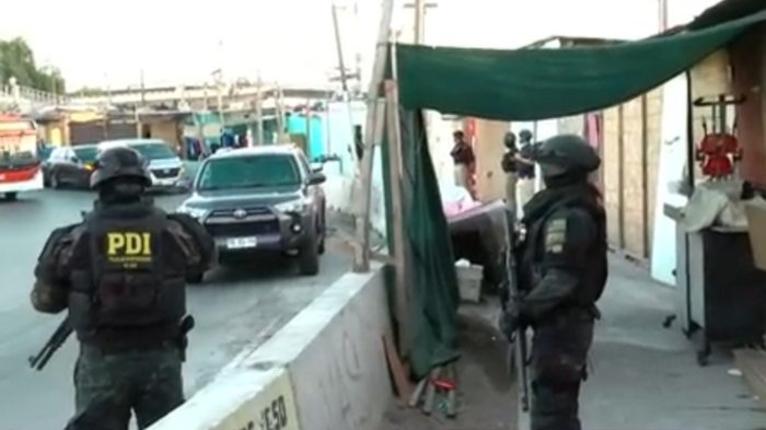 Masivo operativo internacional por caso Ronald Ojeda: Hay detenidos en toma Santa Marta de Maipú