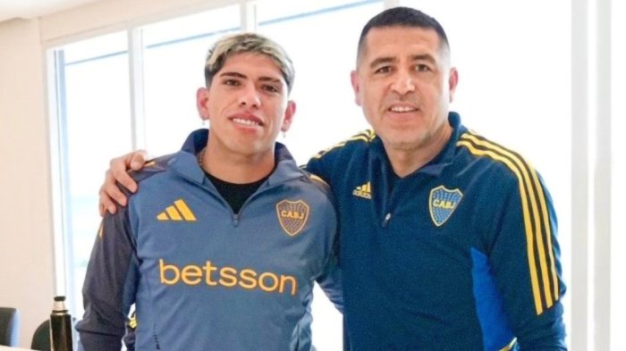 Juan Román Riquelme se deshace en elogios a Carlos Palacios: “Lo admiro mucho”