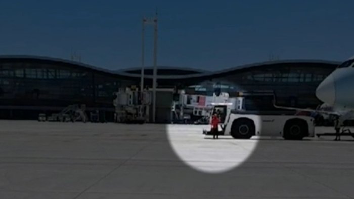 VIDEO | Sujeto irrumpió en losa de aeropuerto de Santiago sin autorización: Buscaba su billetera