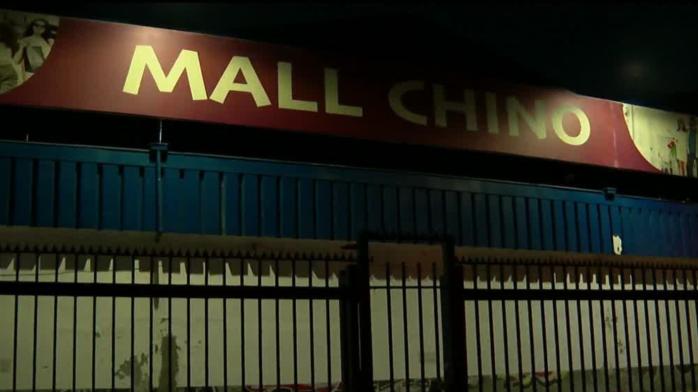 Al menos 10 sujetos roban mall chino en Estación Central: Maniataron a dueño y clientes