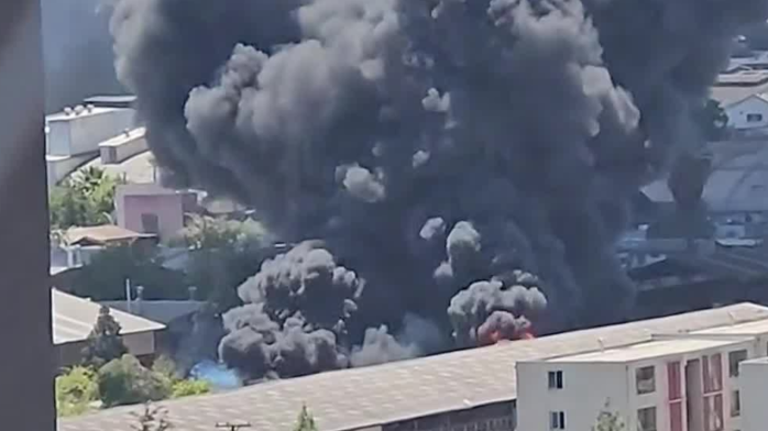 Incendio afectó a empresa de reciclaje en San Joaquín: Humo se vio a kilómetros