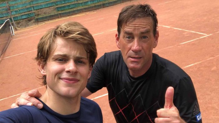 Padre de Zizou Bergs se cansa de los comentarios y trata de “irrespetuosos” a los hinchas chilenos