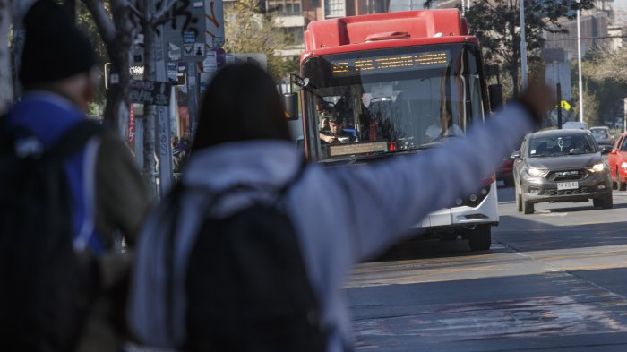 Nueva alza en el transporte público: ¿Por qué subió la tarifa de buses y Metro?