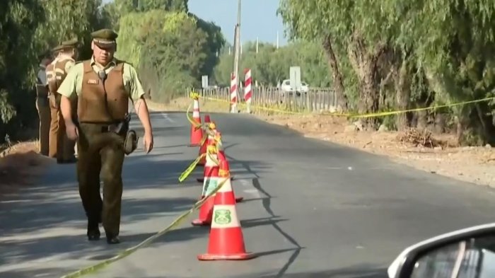 Presenta herida de bala: Investigan hallazgo de cuerpo a un costado de la Ruta 78 en Talagante