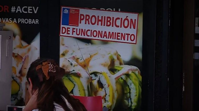 Más de 40 intoxicados y un adolescente hospitalizado: Seremi prohíbe el funcionamiento de local de sushi