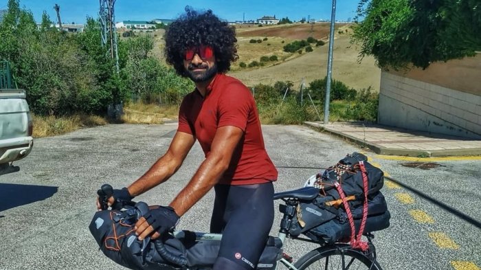Ciclista indio murió tras ser atropellado en Ruta 5 Norte: Quería romper récord en Sudamérica