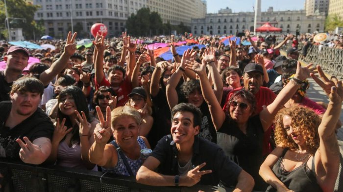 Festival “Santiago Te Amo” llenó de música y repletó la Alameda en el cumpleaños 484 de la capital