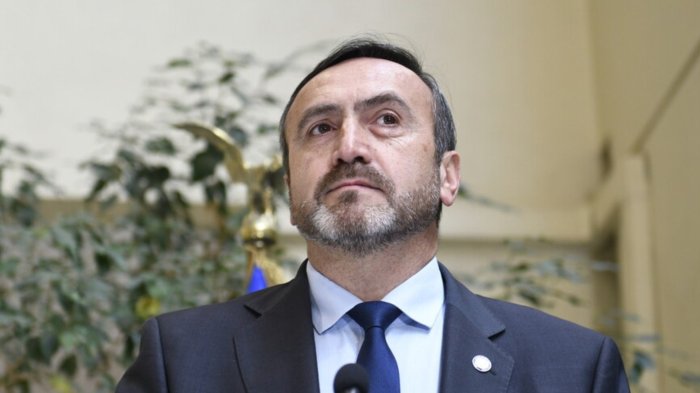 Quedó en prisión preventiva: Diputado Pulgar fue formalizado por violación y abuso sexual a menor