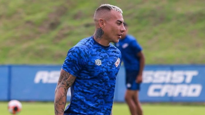 Sueldos impagos: Eduardo Vargas atraviesa su primera crisis en Nacional de Uruguay