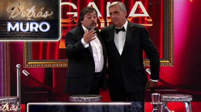 Bombo Fica desfiló en sobrio traje negro en la Gala del Pueblo: “Directo de los buenos muchachos”