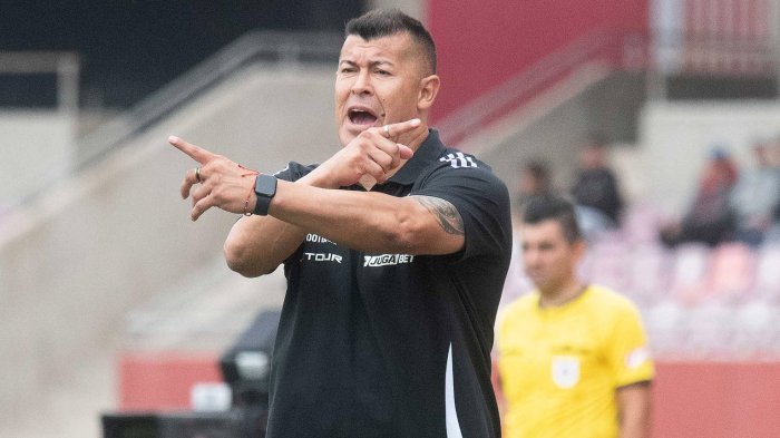 Jorge Almirón le toca la oreja a la U con tremenda burla: “Fueron al TAS como 16 veces”