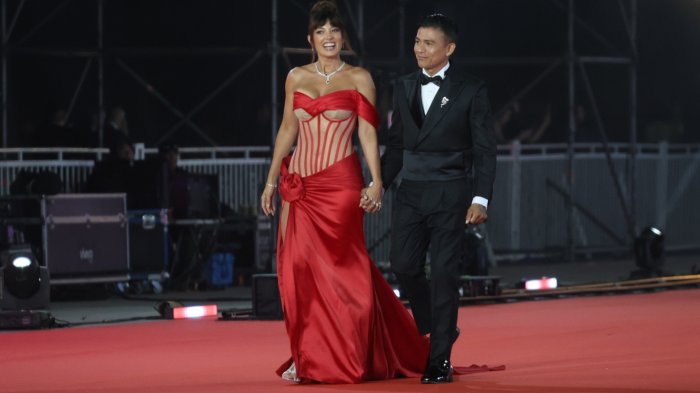 Con beso incluido: Américo y Yamila Reyna mostraron por primera vez su amor en Gala Viña 2025