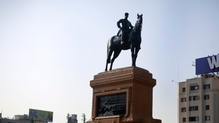 Esta es la figura con la que el gobierno buscaría reemplazar la estatua de Baquedano