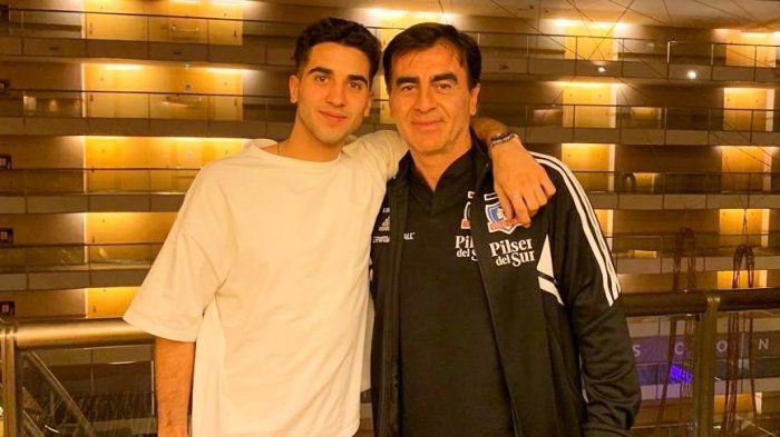 Hijo de Gustavo Quinteros no aguanta y responde a cortado de Colo Colo: “Siempre un desastre”