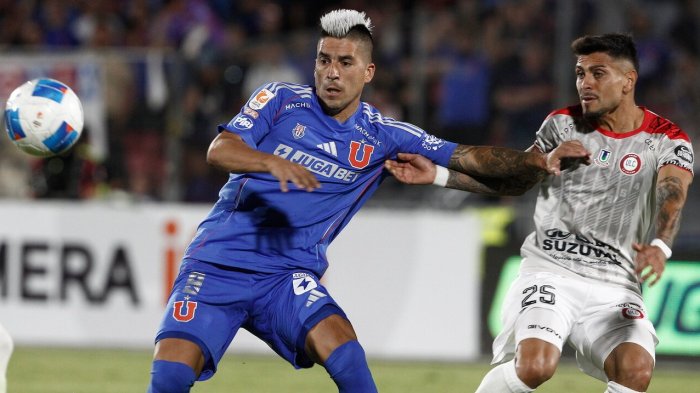 Por las calcetas: El curioso castigo que remece a tres jugadores de la U