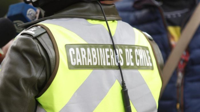 Dieron de baja a carabinero por fotografía de jóvenes detenidos por error en Ñuñoa