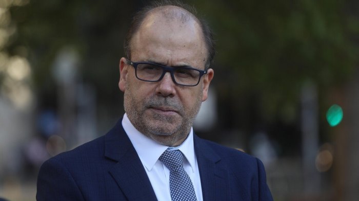 ¿A primarias sin FA y PC? Alberto Undurraga inscribe precandidatura presidencial