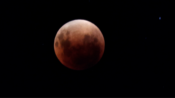 Eclipse lunar total 2025: Cómo y cuándo ver la Luna de Sangre desde Chile