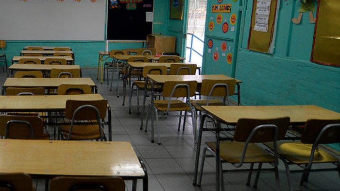 Justicia ordena a colegio a pagar millonaria indemnización: Cambió a menor de curso sin consultar