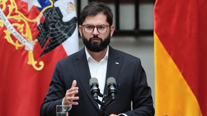 Presidente Boric tendrá que declarar por fallida compra de casa de Salvador Allende