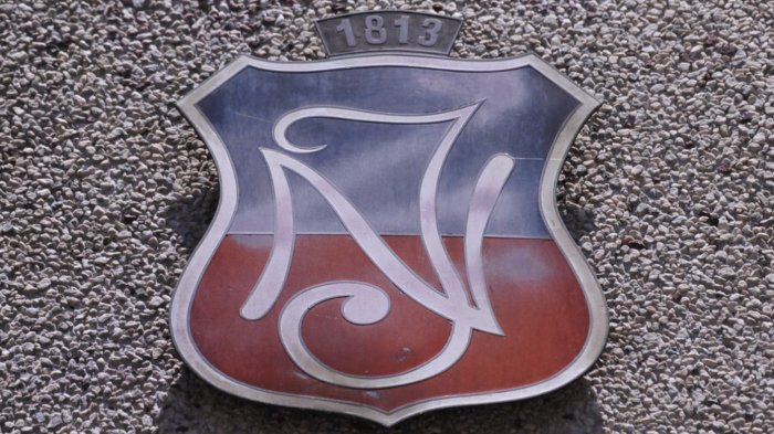 Reportan agresión de alumno a inspectora en medio disturbios dentro del Instituto Nacional