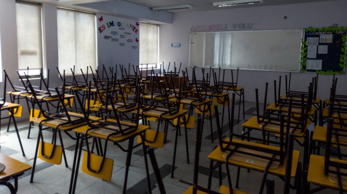 Fotos habrían llegado a estudiantes: Investigan difusión de imágenes de profesora que estaban en plataforma para adultos