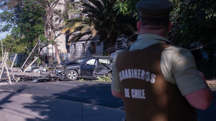 Dos personas están graves: Camión provocó accidente en Las Condes donde seis vehículos se vieron involucrados