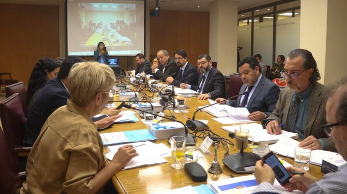 Comisión de Constitución ratificó umbral del 5% de votos para obtener escaños en la Cámara