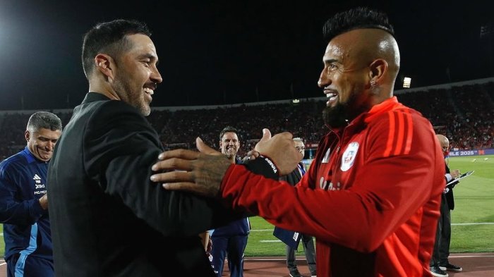Arturo Vidal le manda un mensaje a Claudio Bravo tras reencuentro en el Estadio Nacional: “Capi”