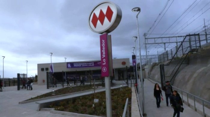 Murió un trabajador: Lo Valledor vuelve a estar disponible tras emergencia en la estación de Metro