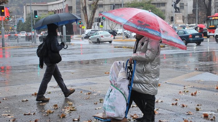 ¡A sacar los paraguas! Anuncian lluvias para este fin de semana en Santiago
