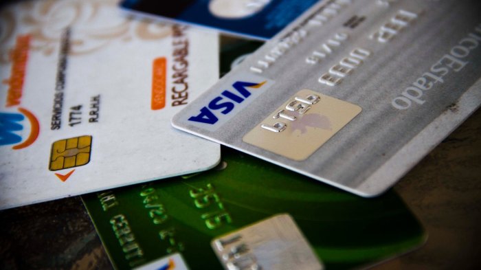 Polémica por alza del pago mínimo de las tarjetas de crédito