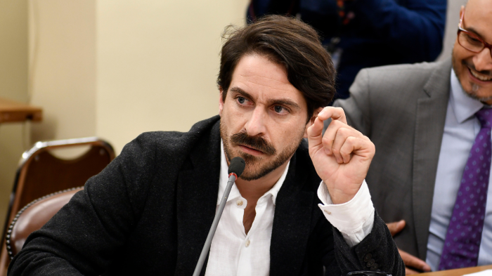 Frente Amplio proclamó a Gonzalo Winter como candidato presidencial para las primarias